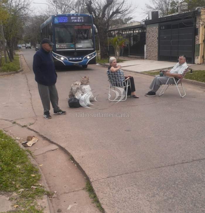 VECINOS RECLAMAN POR UN CAMBIO DE RECORRIDO DE UNA LÍNEA DE COLECTIVOS