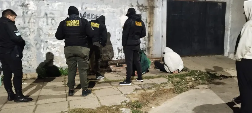 DETIENEN UNA BANDA CON MÁS DE DOS KILOS DE COCAÍNA EN EL BARRIO LAGUNA SECA