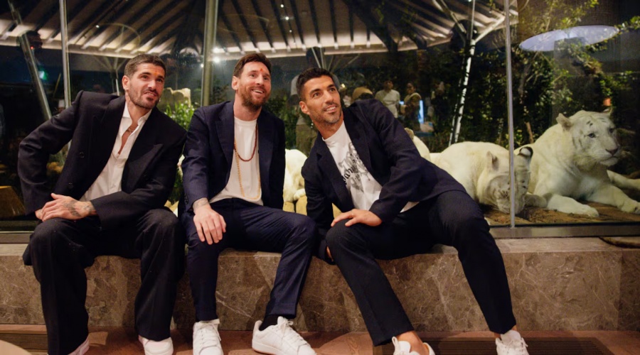 MESSI VISITÓ UN SANTUARIO DE ANIMALES EN LA INDIA Y RECIBIÓ UN IMPRESIONANTE HOMENAJE